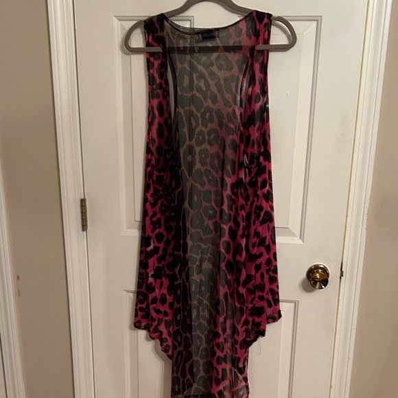Pink and Black Leopard Print Sheer Vest Southern Charm. Plus size - Picture 3 of 4